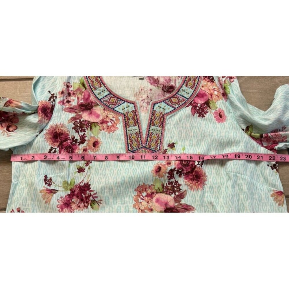 John Mark Size XL Ice Blue Floral Embroidered Beaded 3/4 Sleeve Tunic Top - Picture 8 of 10